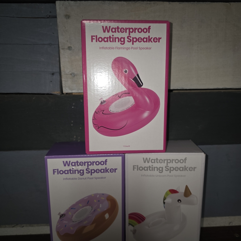 Waterproof Floating Flamingo Speaker - Pink